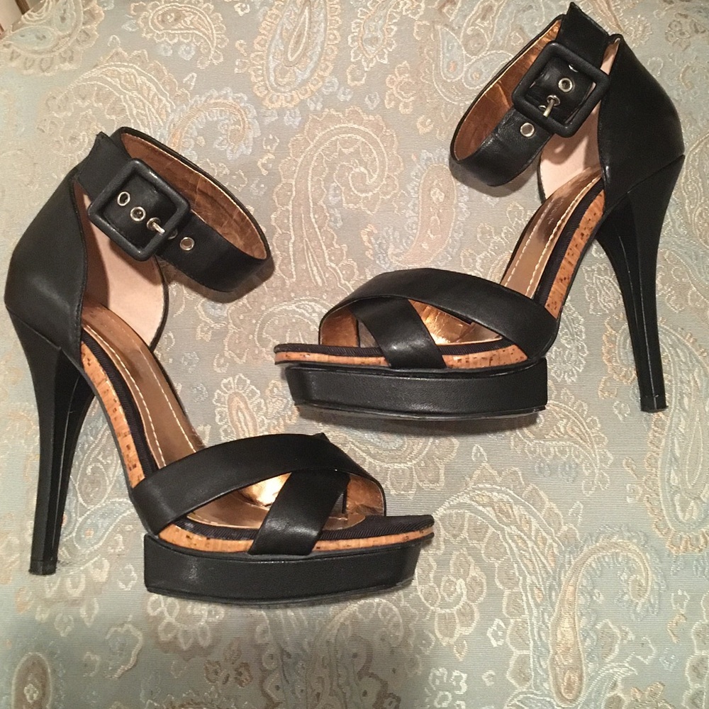BCBG Generation black leather platform heels -7